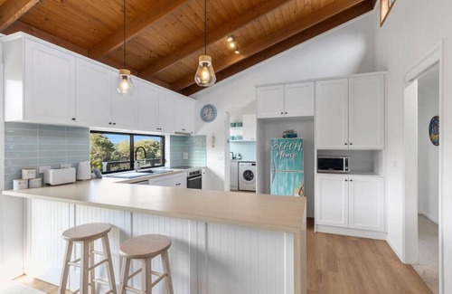 Ocean Grove House | Sea Breeze on Orton 3 minute walk to the beach