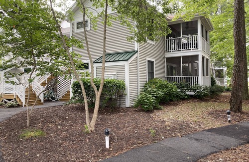 Bethany Beach Condo | Sea Colony 2 BR, Screened Porch, Steps to Pool, Pickleball, Tennis