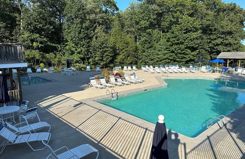Moody House | Sea Crescent Cottage - Renovated, Near Beach & Downtown | Pool Hot Tub Bikes Fire-pit