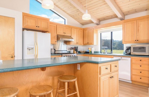 Sea Ranch House | Sea Drifter – Stunning, Pet Friendly Home in Desirable Sea Ranch w/Hot Tub