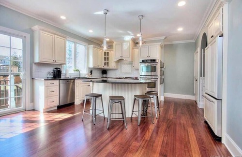 Fairfield House | "Sea-Duced" by the Beach! Entire Home Near Downtown Fairfield