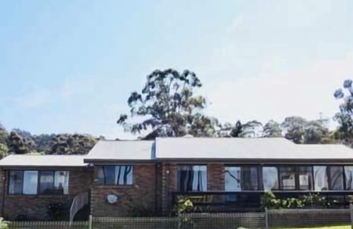 Surveyors Bay House | Sea Eagle, Dover's beautiful Roaring Beach
