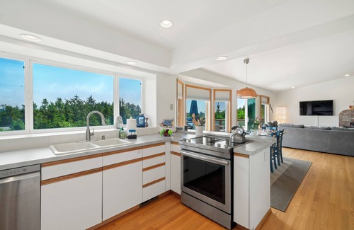 Manzanita House | Sea Esta MCA#465-Perfect family home w/ping pong/foosball/dogs ok-4bd/3.5 bth