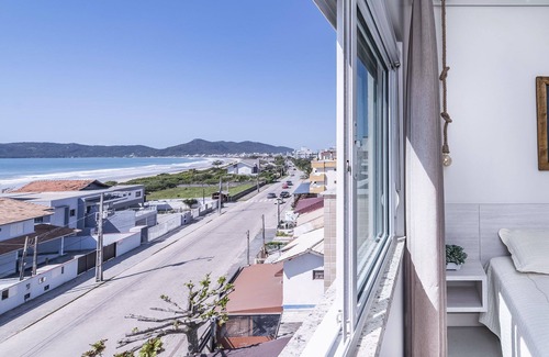 Mariscal Apartment | Sea Front Duplex with Hydromassage