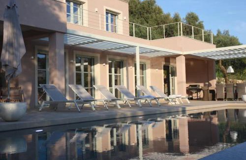 Kassiopi Villa | Sea front house in Kassiopi