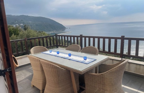 Kali Vrysi House | Sea-front villa - luxury, authenticity