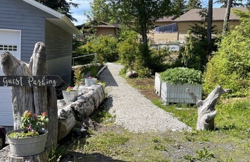 Ketchikan Apartment | Sea Glass Getaway Located Near the Marina will Sleep 4 People