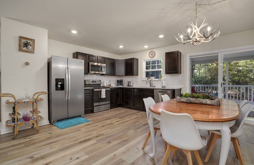 Captain's Cove House | Sea Glass Retreat - Pet friendly, Shared pools!