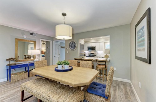 Whitney Beach Apartment | Sea Grape Inn 6- BEACHFRONT Property