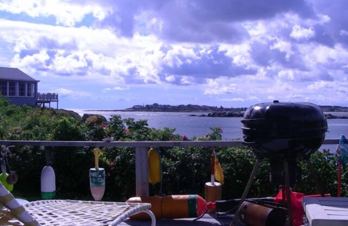 Fortunes Rocks Cottage | 'Sea Haven' 3 BR Oceanfront plus short walk to Fortunes Rocks Beach