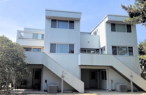 Northeast Virginia Beach House | Sea La Vie - steps to the beach without a crowd