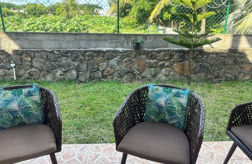 Calebasses Villa | Sea La Vie Villa, Cosy beach retreat 5 minutes walk from the beach