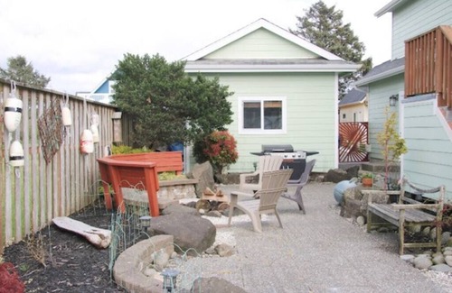 Pacific Beach House | Sea Mist -Dog Friendly 3 bedroom Beach House w/Fenced Yard
