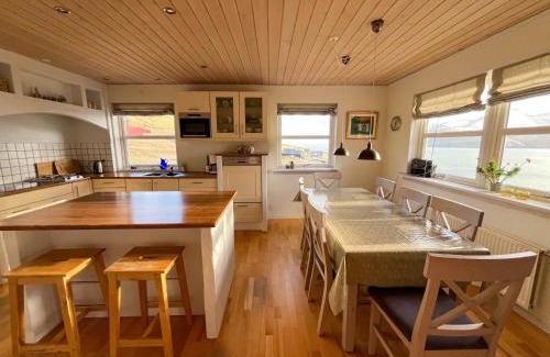 Leynar House | Sea & Mountain View 4 Bedroom