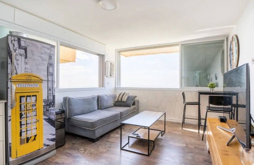 Haifa Apartment | Sea & Mountain View Apt in Upscale Area, Fast Wi-Fi, Minutes from Carmel Center