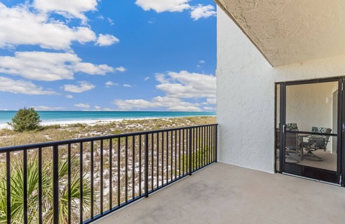 Boca Grande Condo | Sea Oats C-157, Beachfront 2-bedroom, 2-bath condo