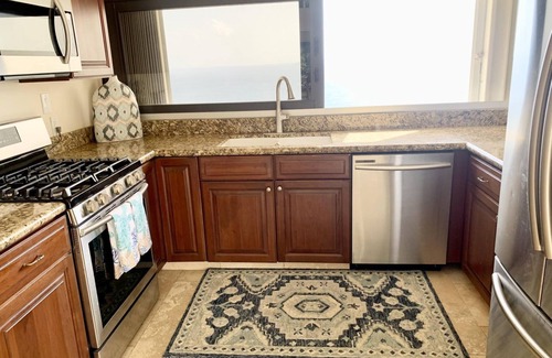 Estate Lovenlund Condo | Sea of Light!nA soft breeze, a slow morning, a view you’ll never forget.