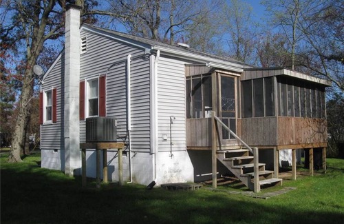 Deep Hole House | Sea Pines -2BR CLOSE TO SHOPPING,SCREENED PORCH, Linens and Towels Provided