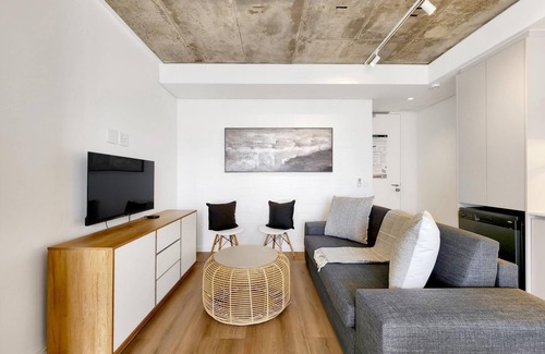 Three Anchor Bay Apartment | Sea Point Modern 2-Bed with Ocean & Mountain Views
