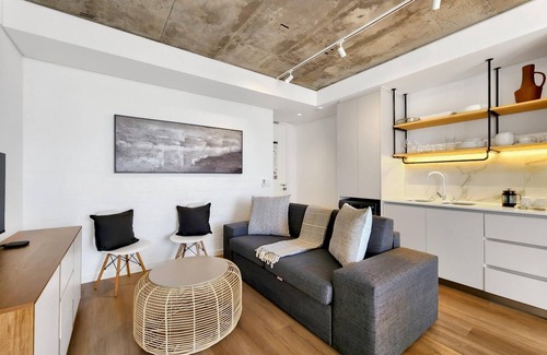 Three Anchor Bay Apartment | Sea Point Modern 2-Bed with Ocean & Mountain Views