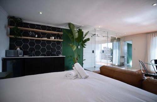 Three Anchor Bay Apartment | Sea Point Open, Large & Romantic 1 Bed Apt