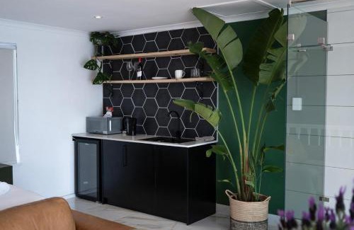 Three Anchor Bay Apartment | Sea Point Open, Large & Romantic 1 Bed Apt