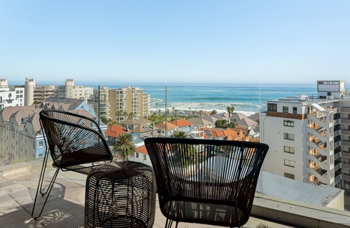 Sea Point Apartment | Sea Point Penthouse Rooftop Deck with Jacuzzi