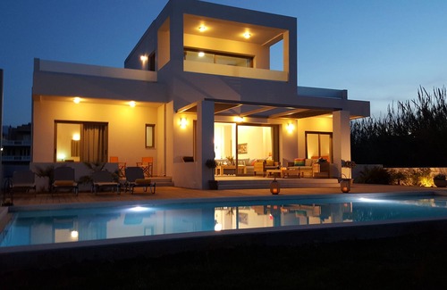 Daratsos Villa | Sea Queen Villa - Next to the beach.! 4Km from Chania city center .!