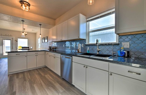 Freeport House | 'Sea Shell Chalet': Oceanfront Surfside Beach Gem