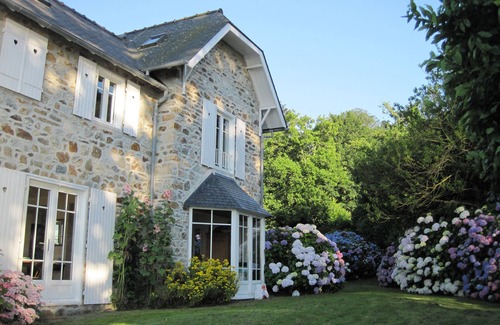Plougastel-Daoulas House | Sea side house with a big garden
