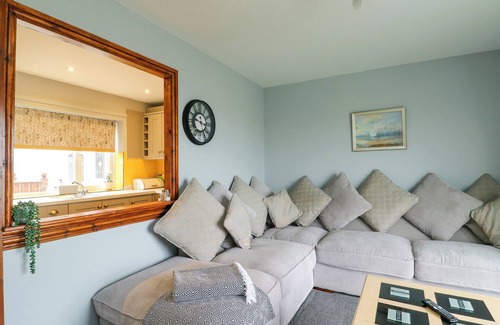 Dinas Dinlle House | SEA SPRAY, with a garden in Dinas Dinlle