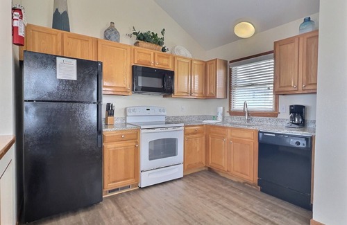 Buxton Cottage | Sea Star- Ocean Views- Steps to Beach- Community Pool