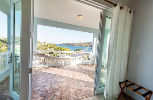 Culebra Pueblo Apartment | Sea Turtle Studio – Upscale Waterview Retreat, Stunning Sunrises & Full Kitchen!