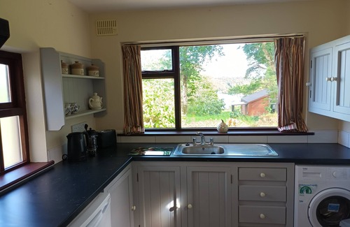 Leap Cottage | Sea View 1-Bed Cottage, Sleeps 2 w/Private Garden