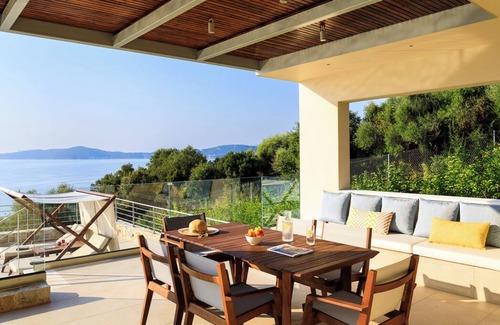Katomerion Villa | Sea view 2-bedroom villa in lovely Meganis with WiFi, AC