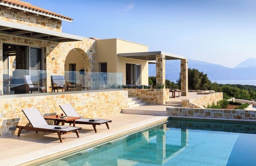 Katomerion Villa | Sea view 2-bedroom villa in lovely Meganis with WiFi, AC