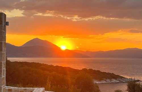 Katomerion Villa | Sea view 2-bedroom villa in lovely Meganis with WiFi, AC