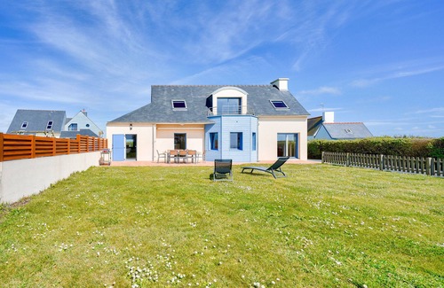 Plovan House | Sea view, 200m from the beach, house for 9