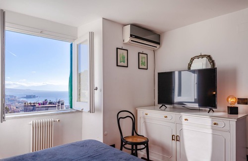 Naples House | Sea View 2bed Apartment overlooking the Gulf with Private Terrace