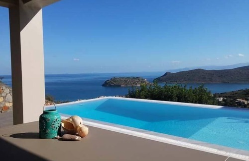 Elounda Villa | Sea view 3 bedroom villa close to Plaka beach
