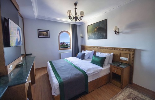 Sultanahmet Apartment | Sea View 3 Bedrooms Connected Apart with Balcony at Sultanahmet, Old Cİty