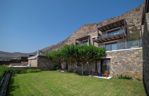 Kounelion Villa | Sea View 5 bdr Villa with a heated pool hamam & access to private beach