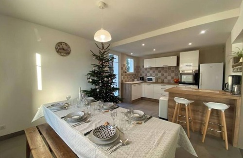 Les Boucholeurs House | Sea view, 5 minutes from Chatelaillon beach. a lovely family home.
