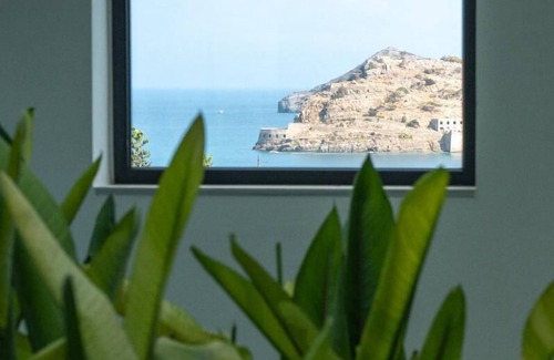 Kounelion Villa | Sea View 6 bdr Villa with a heated pool & access to private beach
