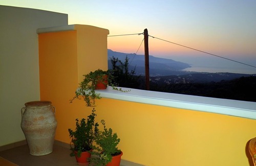 Ano Vouves House | Sea view and nature-traditional stone house
