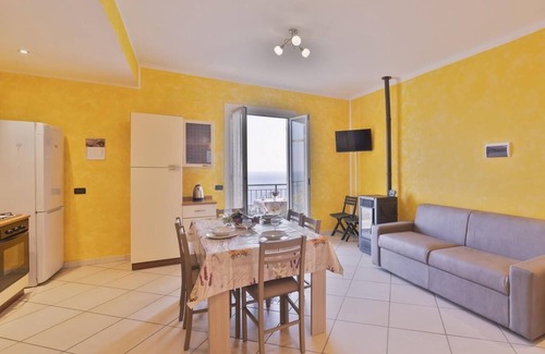 Costarainera Apartment | Sea view apartment with balcony and A/C | Ap09