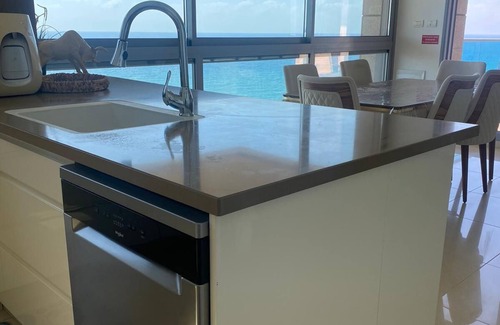 Bat Yam Apartment | Sea view apartment ~ 1 min from the beach!