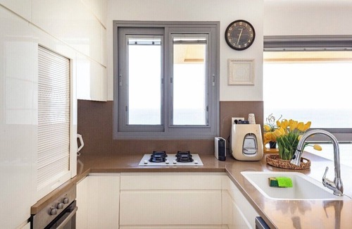 Bat Yam Apartment | Sea view apartment ~ 1 min from the beach!