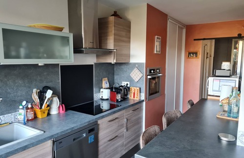 Pernes-les-Fontaines Apartment | Sea view apartment in residence with swimming pool, tennis court and private beach access