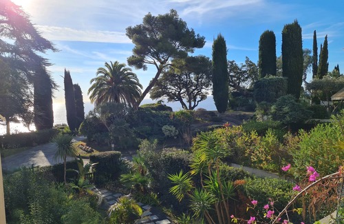 Pernes-les-Fontaines Apartment | Sea view apartment in residence with swimming pool, tennis court and private beach access